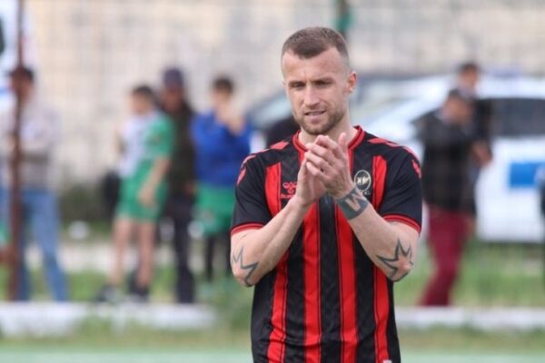 Akuzohet nga tifozët, Flamurtari përjashton kapitenin Trashi