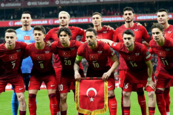 Kjo është dyshja e mbrojtësve të Turqisë që pritet të startojnë ndaj Kosovës