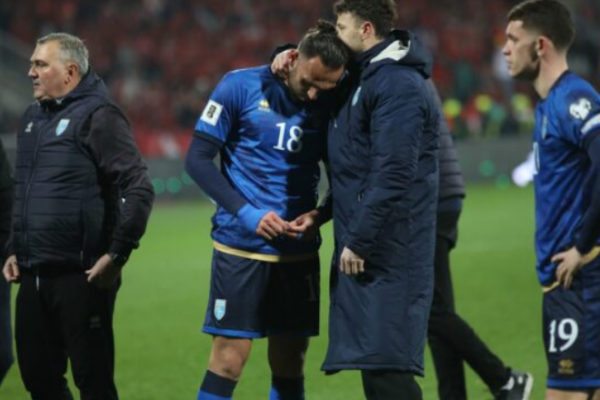 Vedat Muriqi nuk mund t’i ndalë lotët, pas humbjes së Kosovës