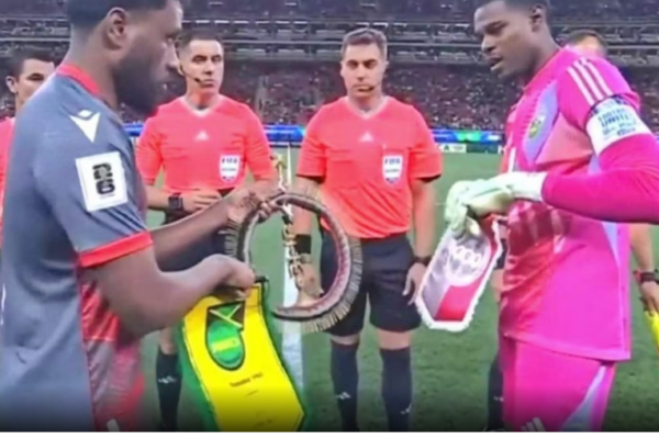 Mendoi se ishte magji, kapiteni i Xhamajkës refuzon të pranojë dhuratën e kundërshtarit