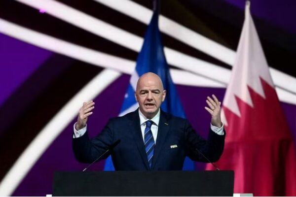 Infantino këmbëngul: Irani do jetë në Kupën e Botës