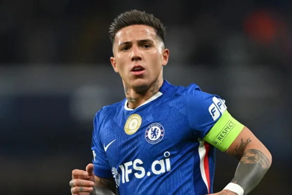 “Nëse është lodhur, le të largohet”, Obi Mikel kritikon Enzo Fernandezin