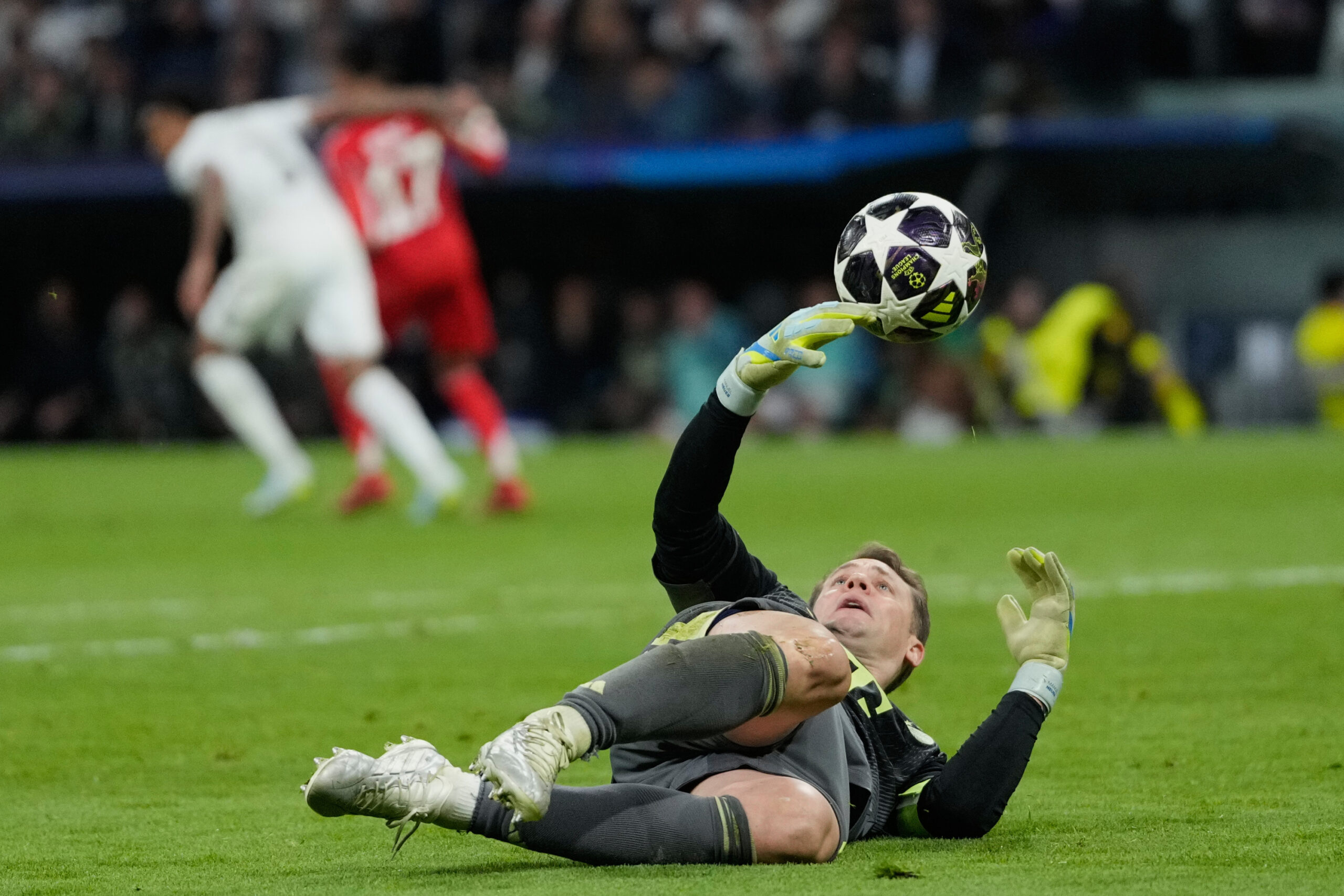Manuel Neuer ironiza tras su partidazo en el Bernab&eacute;u: "&iexcl;Es indignante! Entonces es un error del portero"