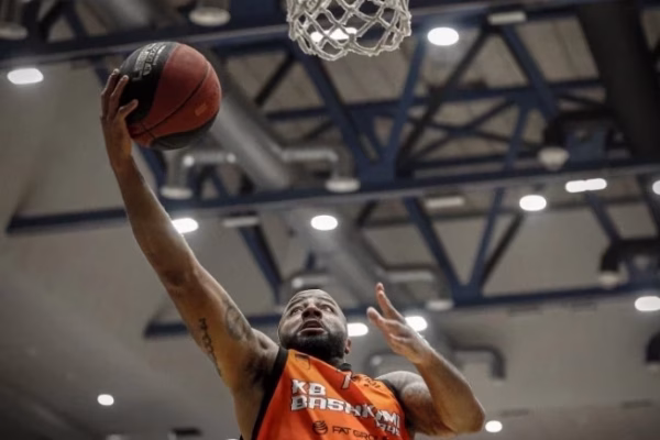 Bashkimi fiton gjysmëfinalen e parë ndaj Borës