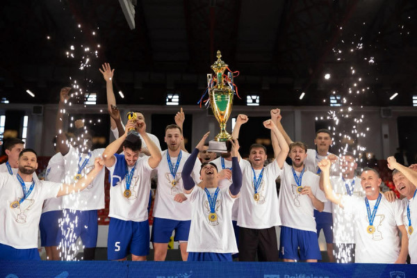 ​Festë në Ferizaj: Luboteni ngre lart Kupën e Kosovës në volejboll