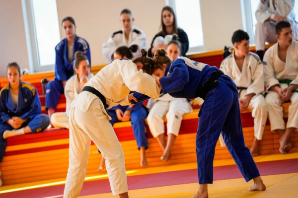 ​Pas arit të Distrias, sot radha e Fazliut, Gjakovës dhe Cenës në Evropianin e Xhudos