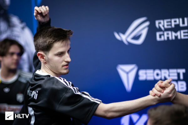 Talenti kosovar në “Counter Strike 2”, ‘Krabeni’ dhe ekipi i tij ‘FUT’ shpallen kampion në turneun “PGL Bucharest”