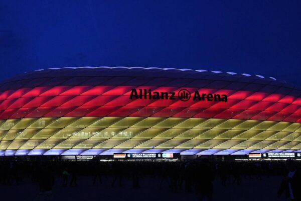 Bayern Munich-PSG, nisin “ethet” për bileta. Në tregun e zi rishiten deri në 8.000 euro