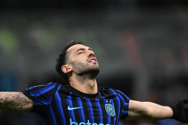 Çalhanoğlu dhe Interi, ai 1% që ndryshon gjithçka. Pse “regjisori” turk është më larg Galatasaray