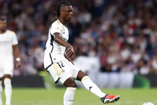 Francezi nuk është më i lumtur në Madrid, ekipet e Premier League dhe PSG “hedhin grepat”