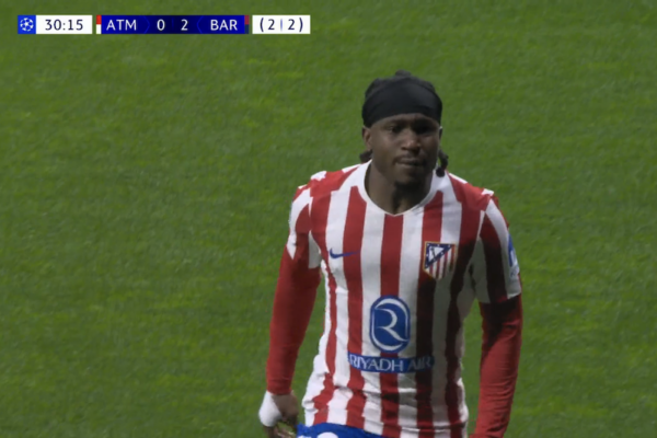 “Shpërthen” stadiumi, Atletico Madrid realizon ndaj Barcelonës