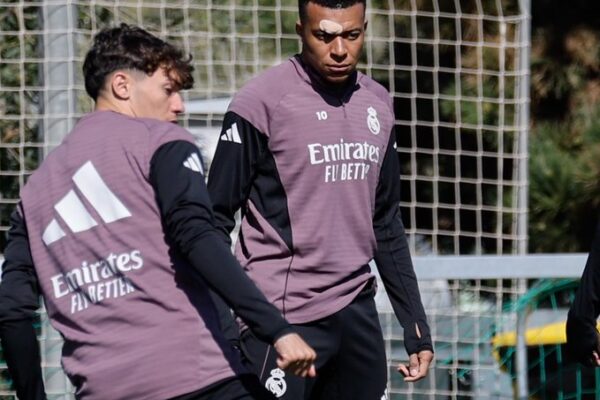 Kylian Mbappé rikthehet në stërvitje para sfidës vendimtare ndaj Bayern Munich