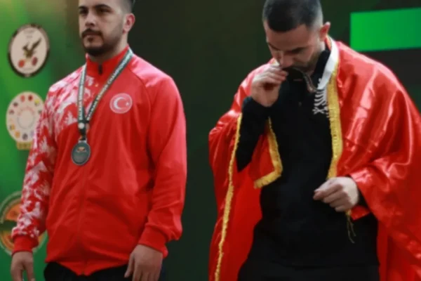 Fantastik Briken Calja, dopietë medaljesh në Europianin e Peshëngritjes