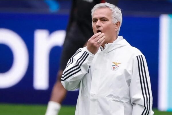 Legjenda e Realit e këshillon Perezin: Mos e merr Mourinhon