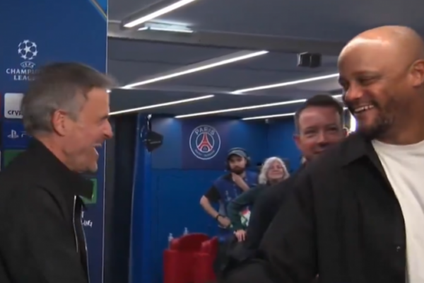 Trajnerët, “show” pas PSG-Bayern 5-4. Enrique i thotë Kompany: “U kënaqe nga tribuna?”. Përgjigja: “Jo”