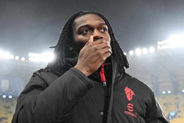 Milan nxjerr në shitje Leao-n për një çmim qesharak. Agjenti i portugezit nis kontaktet me Barcelonën, por merr refuzimin e katalanasve