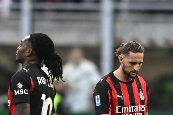 E vërshëllyen tifozët, Rabiot merr në mbrojtje Leaon. Çfarë do të bëjë Milani me të në verë?