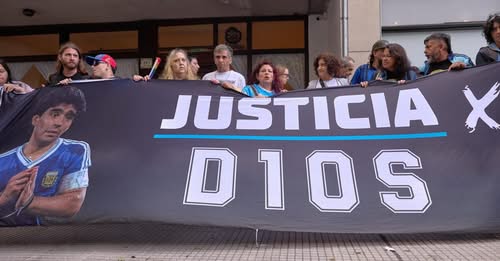 Gjyqi për vdekjen e Maradonës, zemërim dhe lot në sallë. Ish-bashkëshortja akuzon: Ai është vrasësi…
