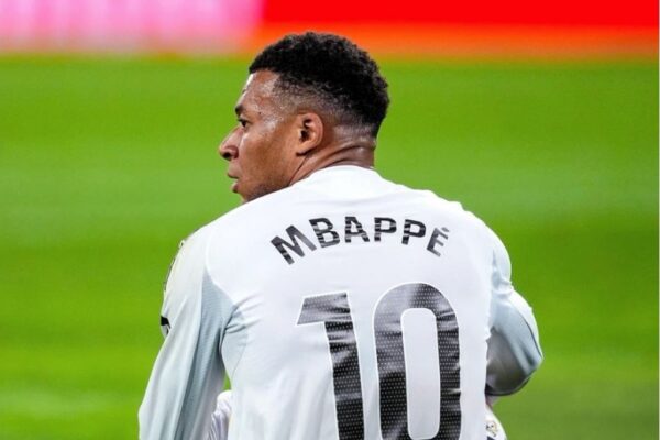 U lëndua dhe u largua para kohe, kjo është situata e Mbappes