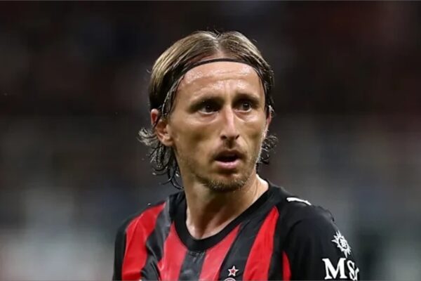 AC Milan synon t’ia rinovojë kontratën, Luka Modric i vendos tri kushte
