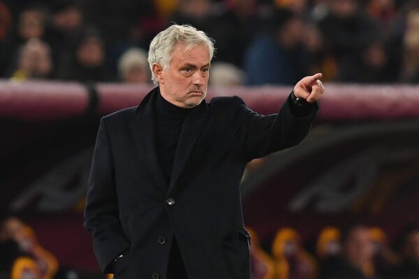 Mediat portugeze: Real Madridi po e shqyrton seriozisht rikthimin e José Mourinhos në pankinë