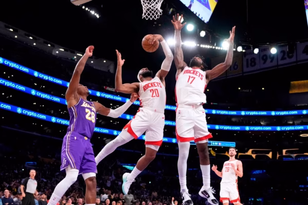 NBA, Lakers pësojnë humbjen e dytë rresht, Rockets afrohen në 2:3 në serinë e Play-Offit
