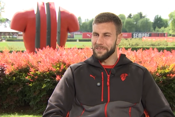 Pavlović, fjalë lideri: “Qëndroj dhe fitoj me Milanin”. Pastaj fton Vlahović: “Sulmues i madh, është numri një”