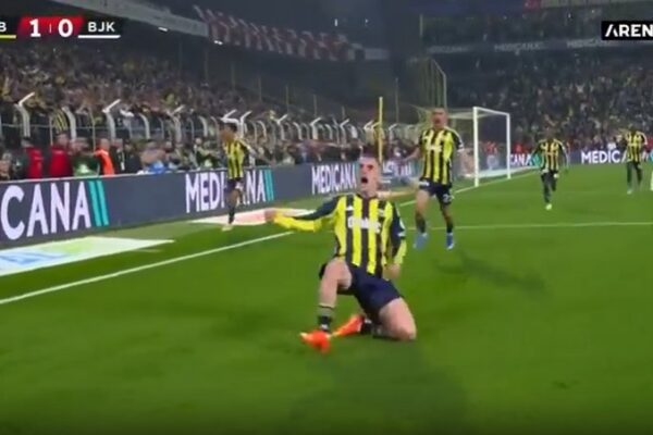 Fund dramatik në derbin e Stambollit. Fenerbahce fiton në minutën e 100-të ndaj Besiktas dhe e bën garën për titull më të fortë se kurrë (video)