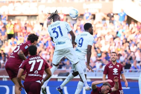 Inter shtyn festën e titullit, zikaltrit ngecin në Torino. Dimarco shkruan historinë (video)