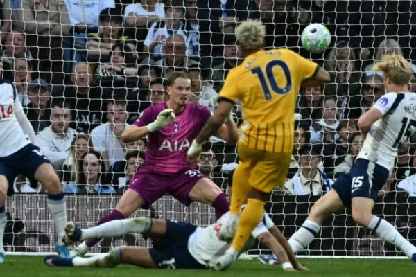 E PABESUESHME! Tottenham befasohet në shtesë dhe vazhdon “agjërimin” prej 15 javësh në PL (video)