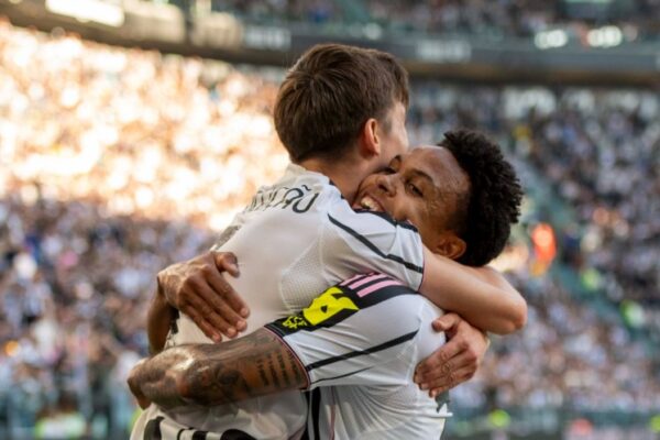 Juventus bën detyrën ndaj Genoa-s, Zhegrova sheh nga stoli (video)