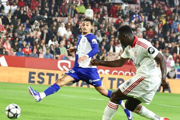 Me mendjen te Barcelona dhe një pjesë të yjeve në stol, Atletico i jep tre pikë të arta Sevilla-s (video)