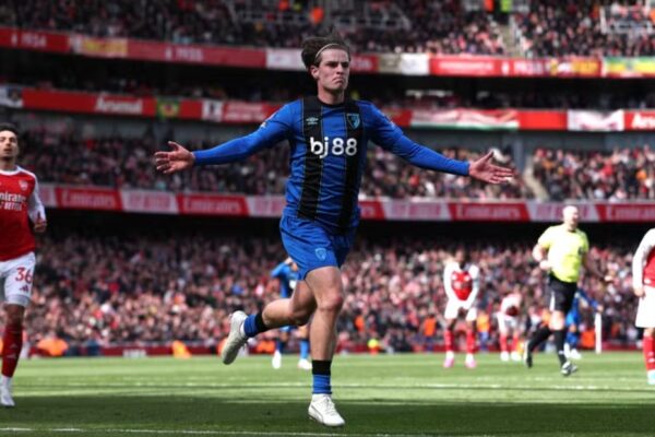 Arsenal po shkatërron sezonin me duart e veta, humbje e befasishme në shtëpi ndaj Bournemouth (video)