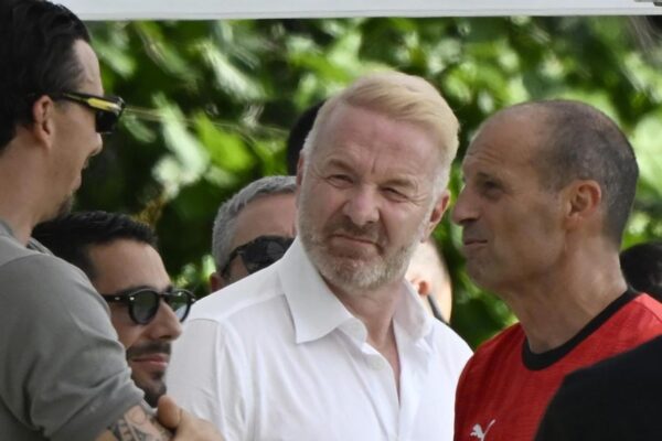 Milan synon një tjetër blerje “alla Modric”, duel me bardhezinjtë për sulmuesin veteran