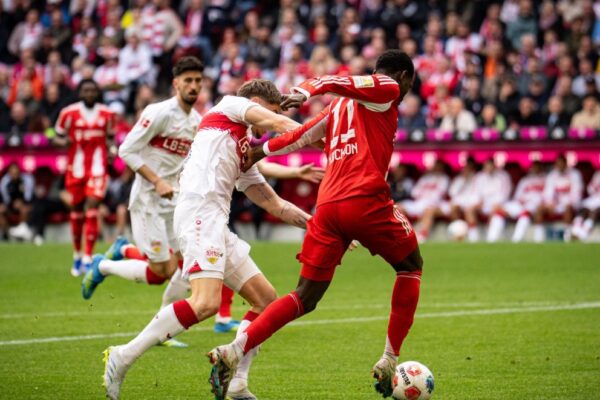 Tre gola për gjashtë minuta, nis festa në “Allianz Arena”. Bayern e mbyll në avantazh pjesën e parë ndaj Stuttgart (video)