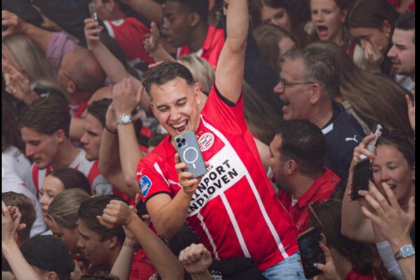 Kur duhen edhe 5 javë nga fundi, vendoset zyrtarisht fituesi i këtij sezoni në Holandë. Për të tretin vit rresht…