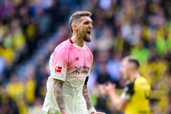 Dortmund befasohet në shtëpi nga Leverkusen, Wolfsburg drejt humnerës. Leipzig me fitore të madhe për Champions-in (video)