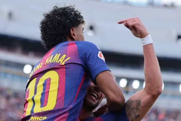 Barcelona nuk bën gabimin e Realit dhe ecën e sigurt drejt titullit. Fitore bindëse në derbi (video)