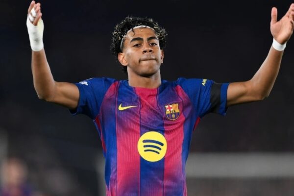 Ky është sulmuesi që Yamal i ka kërkuar drejtuesve të Barcelonës ta transferojnë