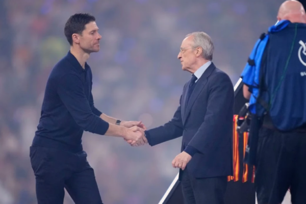 “Çmenduri” te Real Madridi: Gjiganti madrilen i penduar që s’e shkarkoi në dhjetor Xabi Alonson