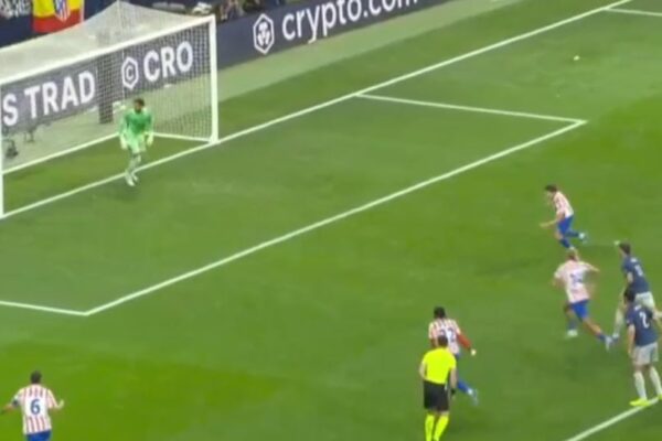 Gjithçka e barabartë – Alvares ia kthen me penallti Arsenalit