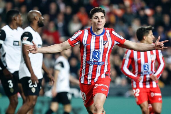 Në rast se Julian Alvarez nuk vjen, Barcelona do të tentojë yllin brazilian të sulmit. Kushton mbi 75 milionë euro