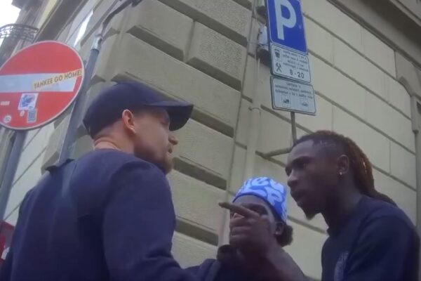 Përplasje e ashpër mes Moise Kean dhe Kristian Pengwin në “Le Iene” – sqarimi del jashtë kontrollit