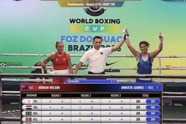 Fitore bindëse e Donjeta Sadikut në Kupën Botërore të Boksit