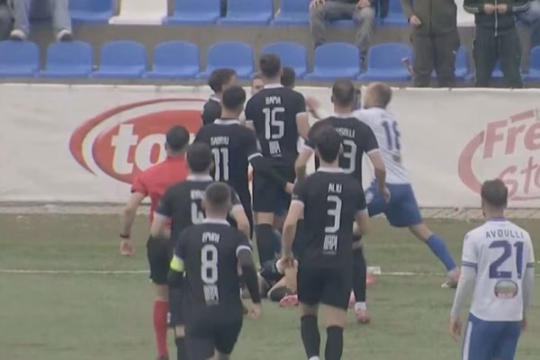 Ndërpritet ndeshja në Ferizaj