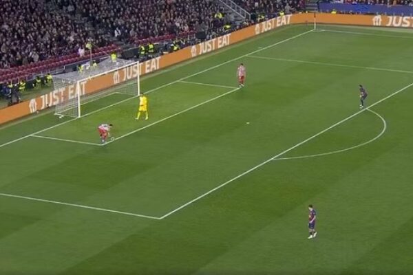 Na mungon një penallti dhe një karton i kuq për ata! Ja episodi që nervozon trajnerin Flick