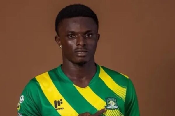 Një futbollist i Premier Ligës Ganeze humb jetën pas një grabitjeje të armatosur në autobusin e ekipit