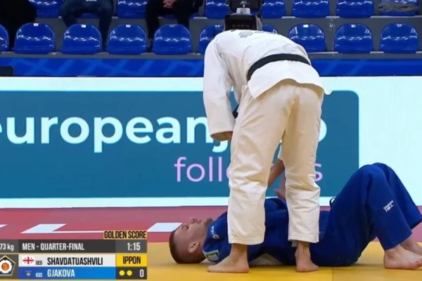 Akil Gjakova mposhtet në çerekfinale, medaljen e bronztë e kërkon në repesazh