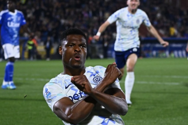 Interi me përmbysje spektakulare fiton ndaj Comos dhe marshon drejt titullit në Serie A