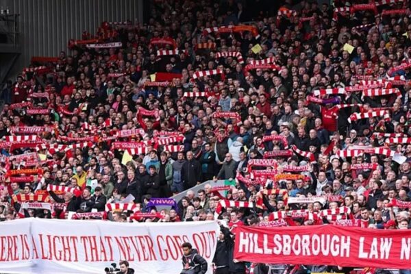 Trazirë në Anfield: Tifozët e Liverpoolit marrin vendim radikal përpara ndeshjes kthyese me PSG-në